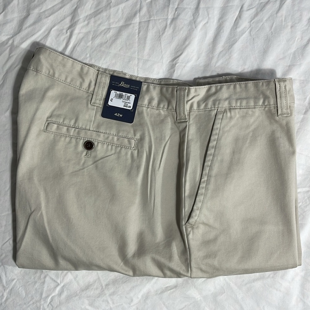 G.H. Bass & Co. mens stone khaki rugged flat front 10" chino shorts - size 42 - Picture 10 of 10